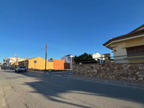 Terreno en calle Baza, 12