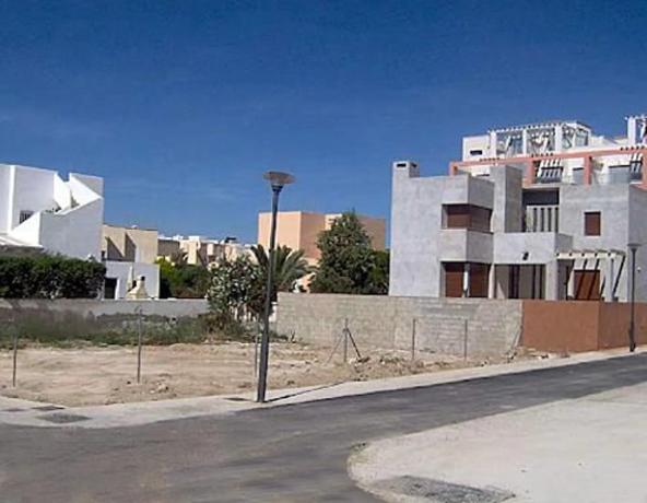 Terreno en avenida Chafarinas