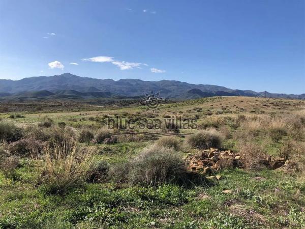 Terreno en avenida Huerta Nueva