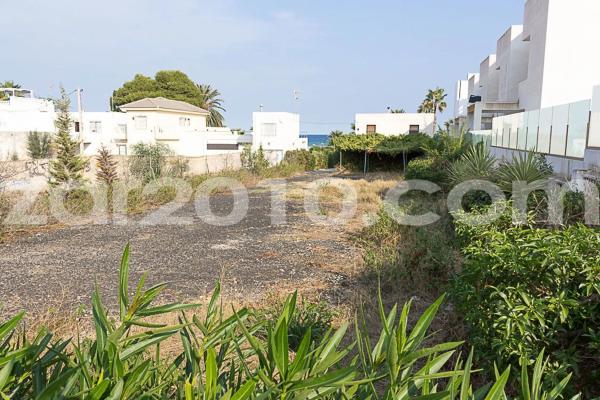 Terreno en avenida de las Marinas