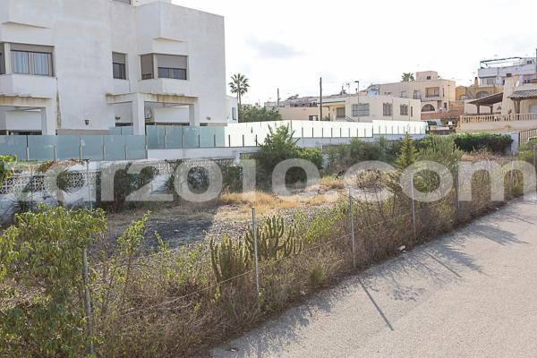 Terreno en avenida de las Marinas