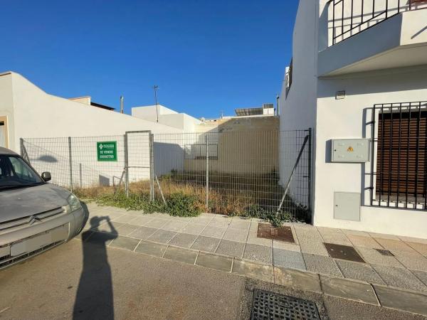 Terreno en calle Castillo de San Ramón