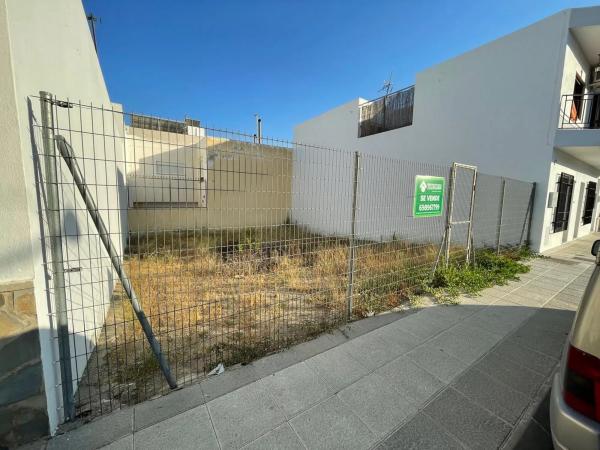 Terreno en calle Castillo de San Ramón