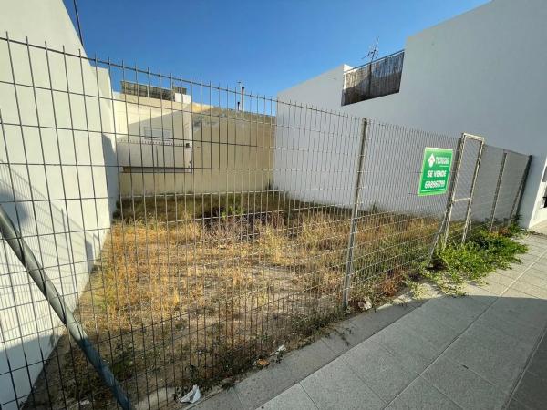 Terreno en calle Castillo de San Ramón