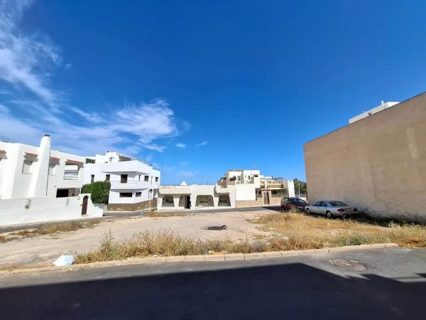 Terreno en calle Celia Viñas s/n