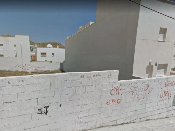 Terreno en calle Millares