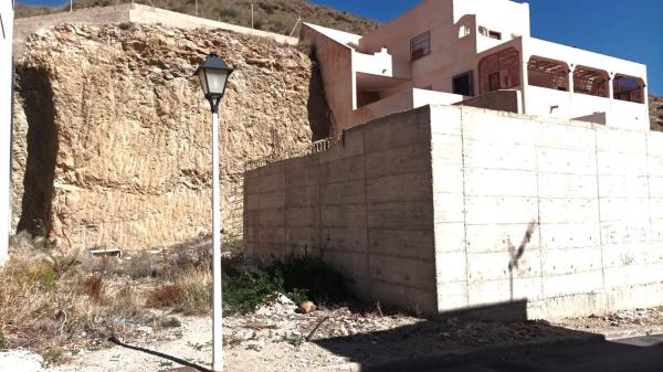 Terreno en calle Dalias