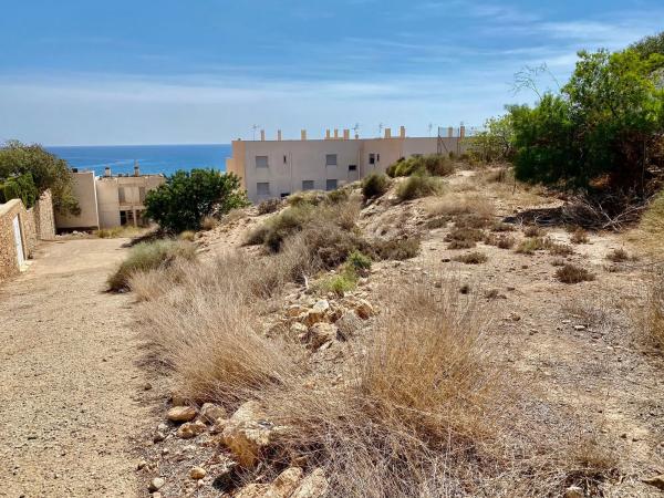 Terreno en avenida Faro Mesa Roldán, 648