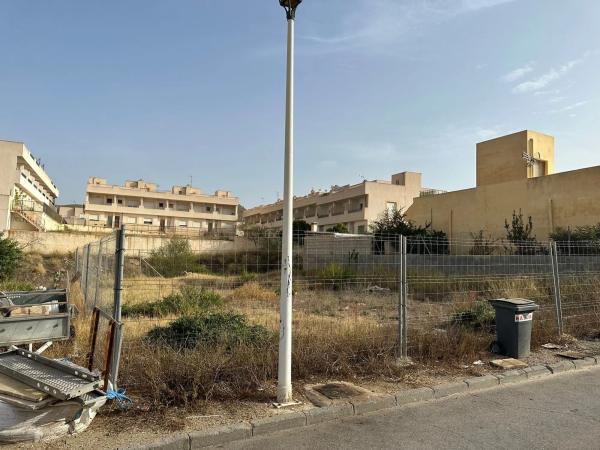 Terreno en avenida María Andreses, 3