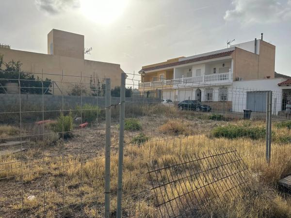 Terreno en avenida María Andreses, 3