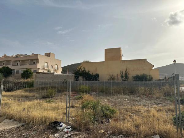 Terreno en avenida María Andreses, 3