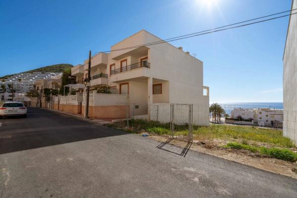 Terreno en calle Luis Gordillo, 8