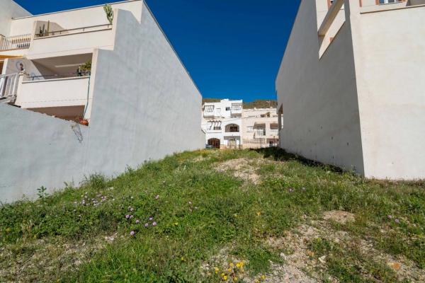 Terreno en calle Luis Gordillo, 8