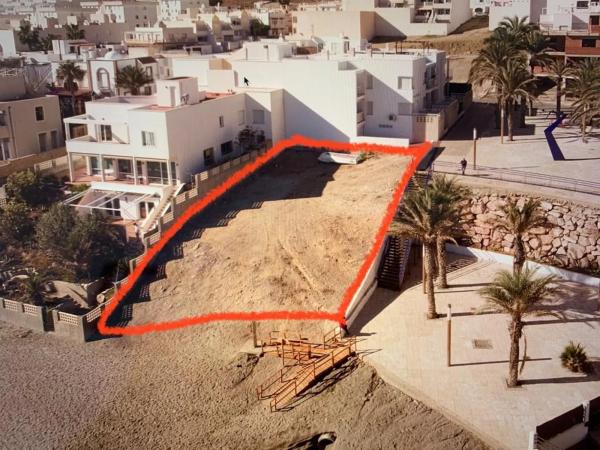 Terreno en calle Lecha s/n