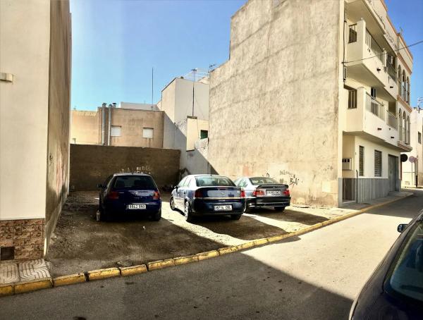 Terreno en calle Traíña