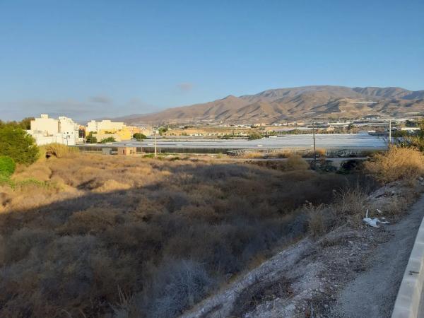 Terreno en carretera de Almeria