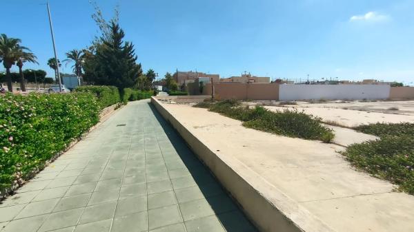 Terreno en paseo Santa María del Aguila, 114