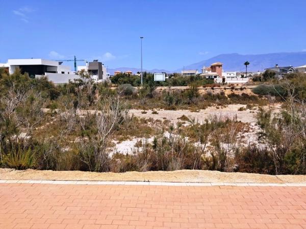 Terreno en calle Garcilla