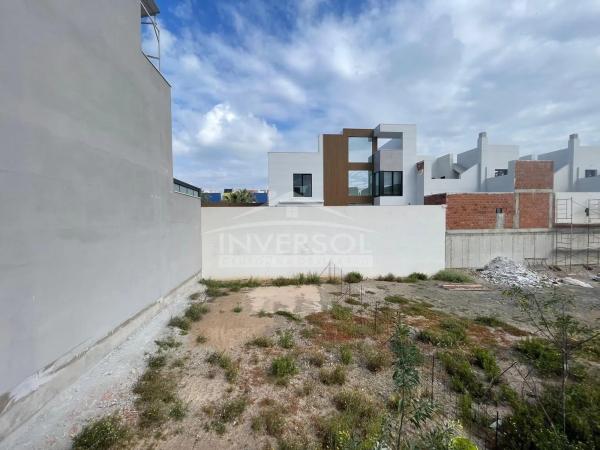 Terreno en calle Atolón, 5