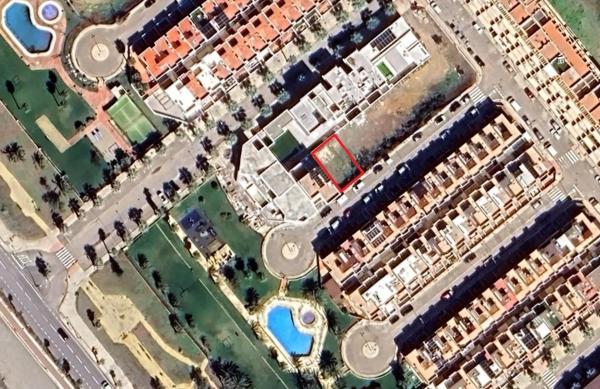 Terreno en calle Atolón, 5