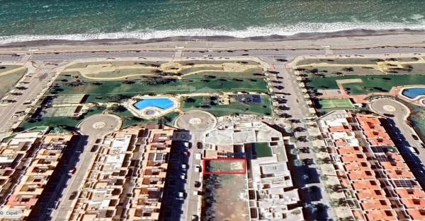 Terreno en calle Atolón, 5