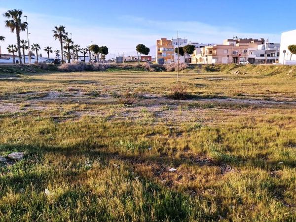 Terreno en avenida Mediterráneo