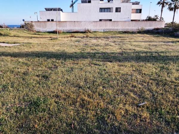 Terreno en avenida Mediterráneo