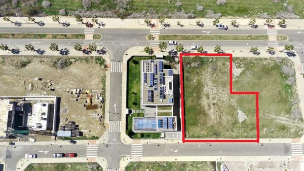 Terreno en avenida Mediterráneo