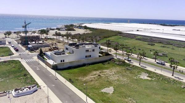 Terreno en avenida Mediterráneo