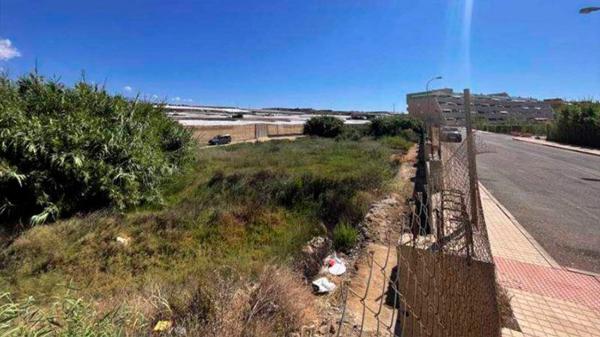 Terreno en calle la Abierta