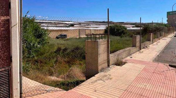 Terreno en calle la Abierta