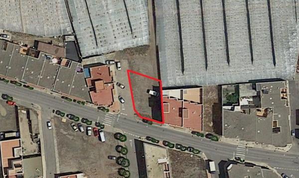 Terreno en calle Ariel, 2