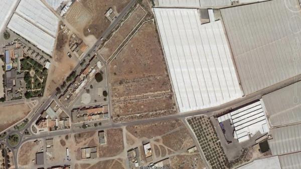 Terreno en carretera de Roquetas de Mar