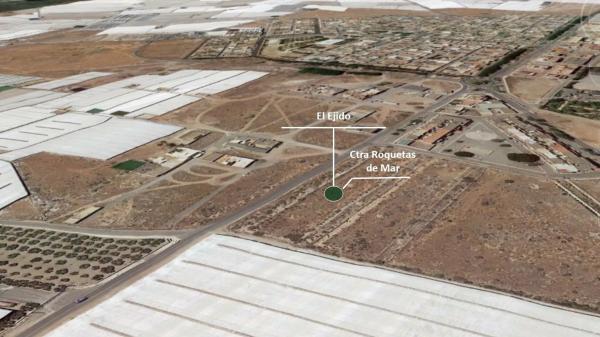 Terreno en carretera de Roquetas de Mar