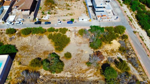 Terreno en calle Cigüeña