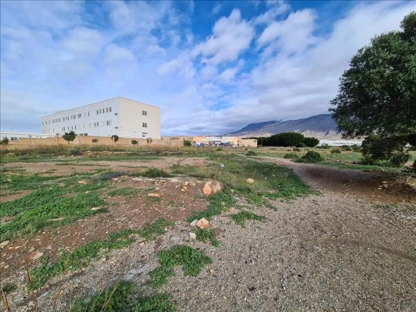 Terreno en avenida Seneca