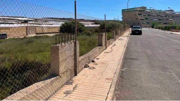 Terreno en calle la Abierta