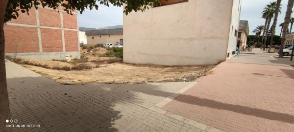 Terreno en calle Góngora esquina con calle Antonio Gala, 61