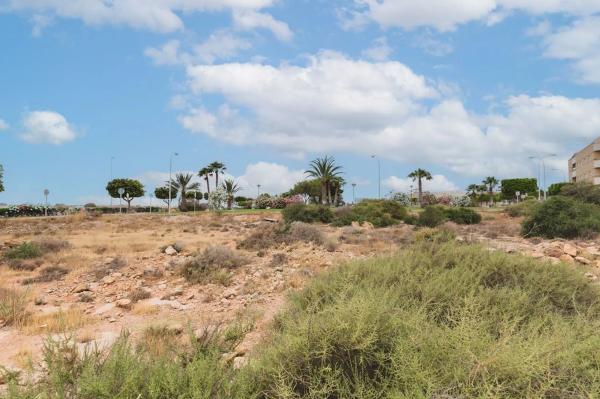 Terreno en calle Loma de la Mezquita