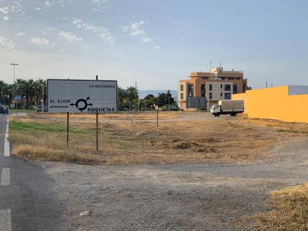 Terreno en calle Satélite, 2