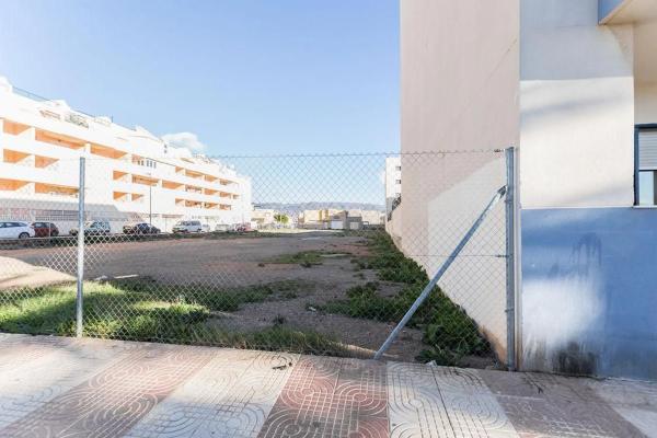 Terreno en avenida Antonio Pintor y Amat Benavides, 85