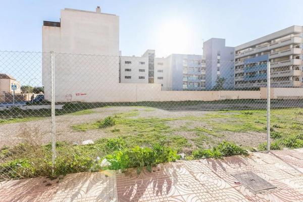 Terreno en avenida Antonio Pintor y Amat Benavides, 85