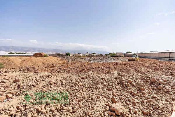Terreno en Barrio Carretera Mojonera - Cortijos de Marín