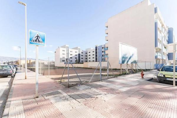 Terreno en avenida Amat Benavides, 85