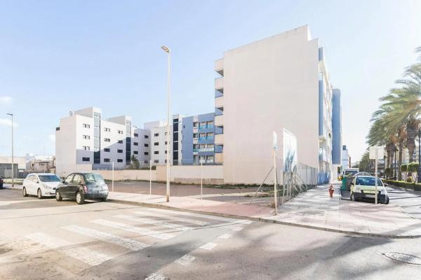 Terreno en avenida Amat Benavides, 85