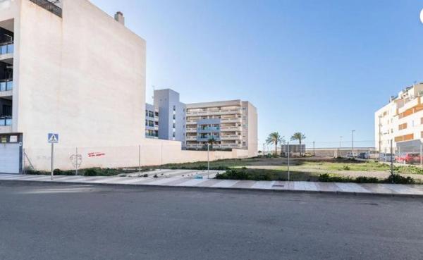 Terreno en calle Antonio Pintor