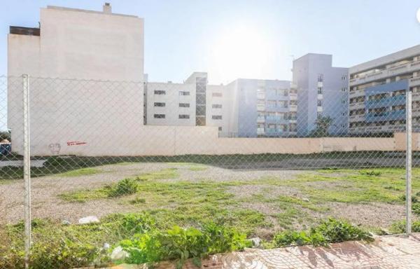 Terreno en calle Antonio Pintor