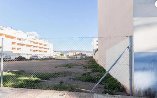 Terreno en calle Antonio Pintor