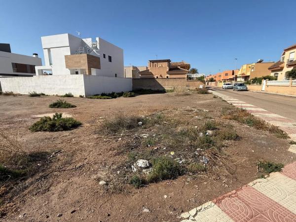 Terreno en calle Finlandia