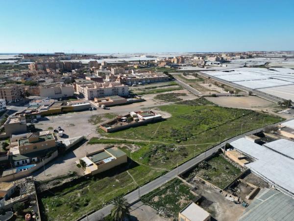 Terreno en avenida Luis Buñuel